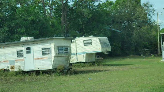 Palm & Pines RV Park Picture 7