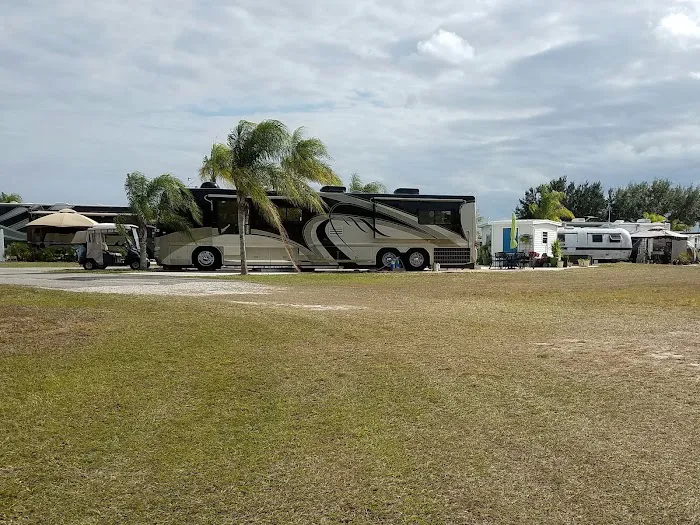 Don's RV Lots at Paradise Park Picture 5