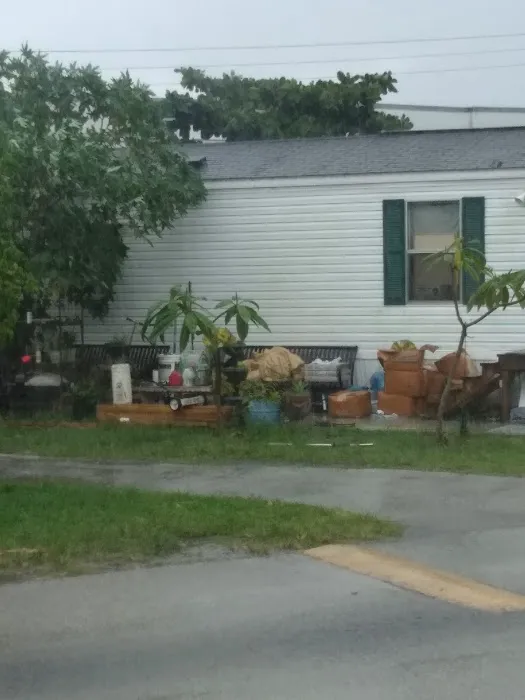 Lakeside Mobile Home Park Picture 2
