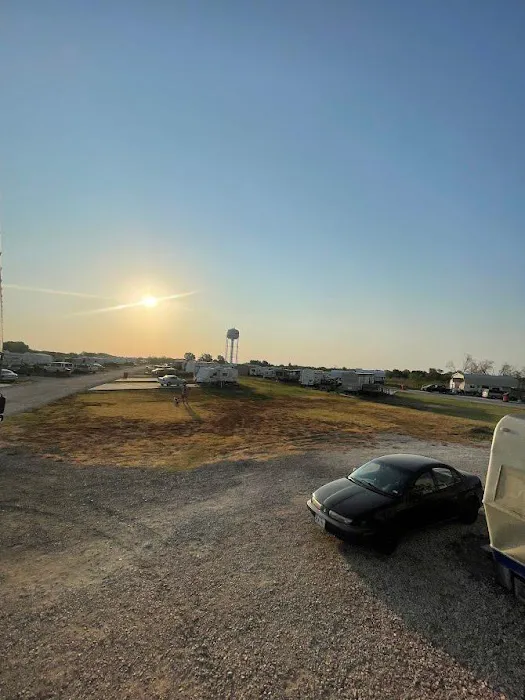 Texas Lonestar Market and RV Resort Picture 4