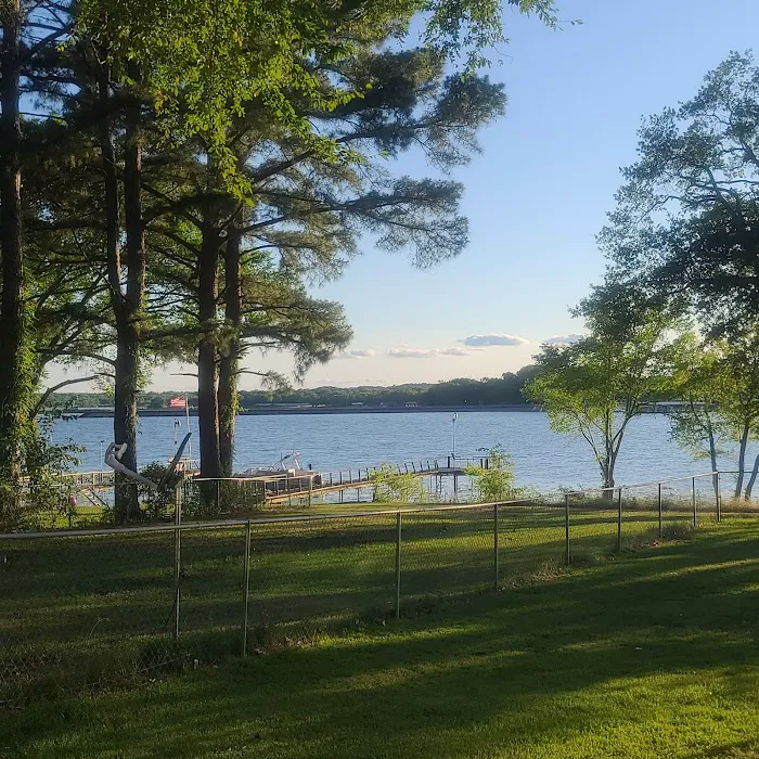 Duck Cove Trailer Park Picture 6