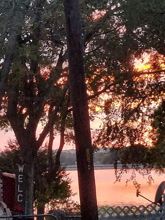 Duck Cove Trailer Park Picture 9