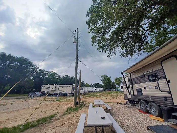 RL Waters Edge RV Park Picture 1