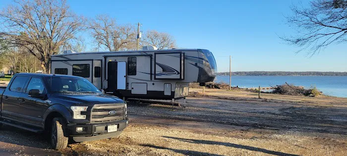 RL Waters Edge RV Park Picture 10