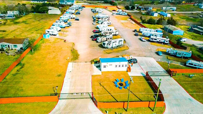 Lake Vibe RV Park Picture 10