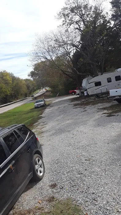 Eco-Stop RV Park Bratonia Picture 4