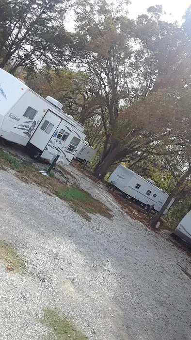 Eco-Stop RV Park Bratonia Picture 6