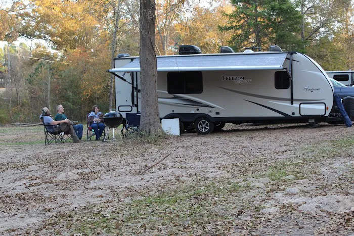 Four Oaks RV Park Picture 8