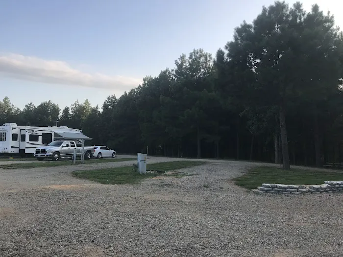 RV Life RV Park and Cabins Picture 4