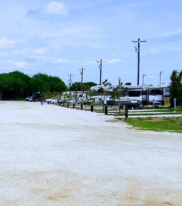 Maverick's RV Park & Storage Picture 8