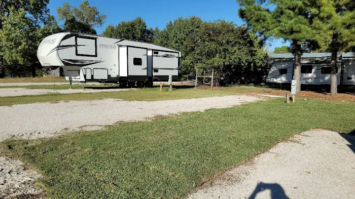 Two Bridges Ranch Tiny Home Resort, RV Park and Horse Hotel Picture 1