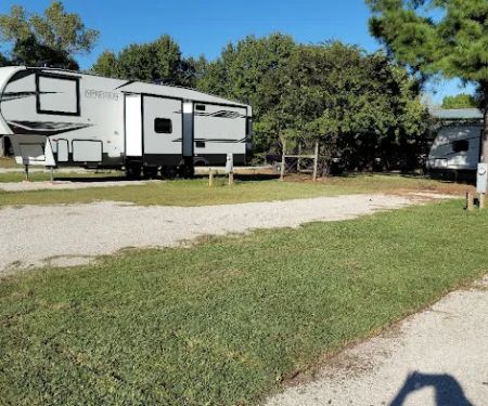 Two Bridges Ranch Tiny Home Resort, RV Park and Horse Hotel