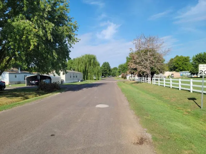 Lexington Village Picture 3