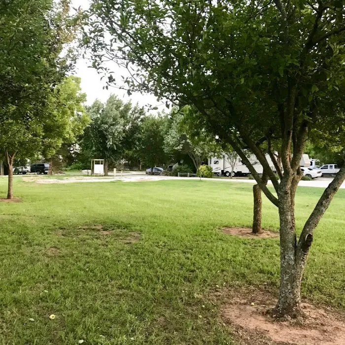 Adkins Sunshine Farm RV Park Picture 2