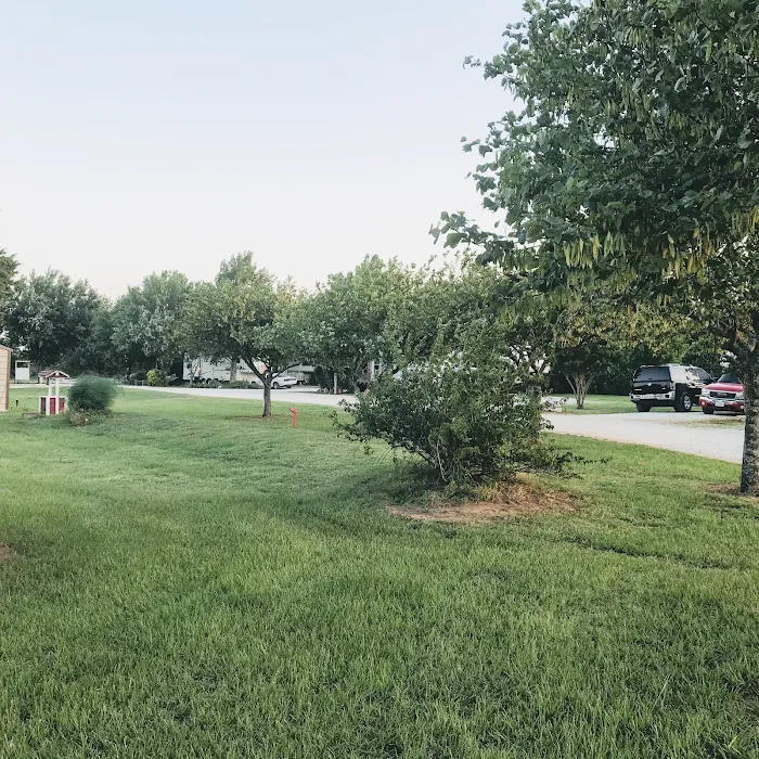 Adkins Sunshine Farm RV Park Picture 6