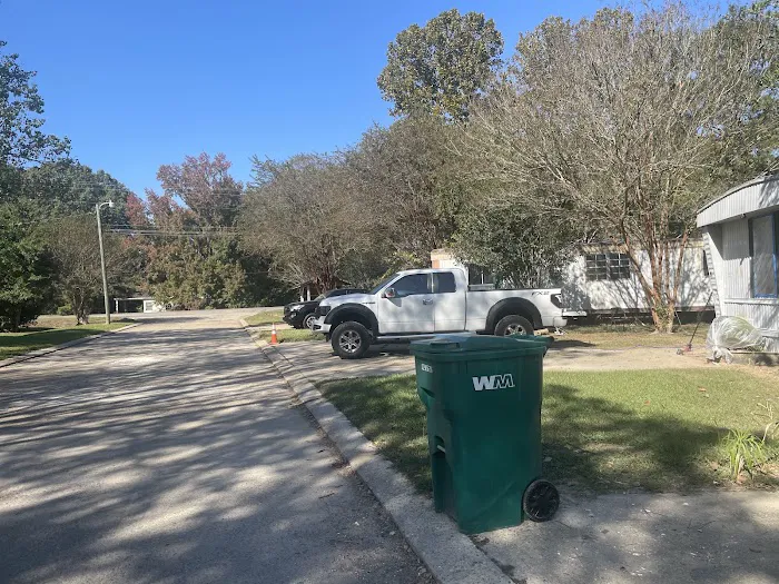 La Hacienda Mobile Home Park Picture 2