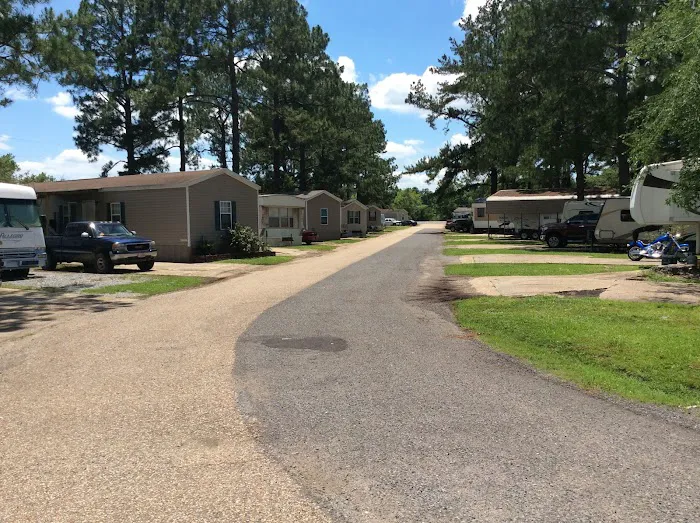 Baker's Mobile Home & RV Park Picture 2