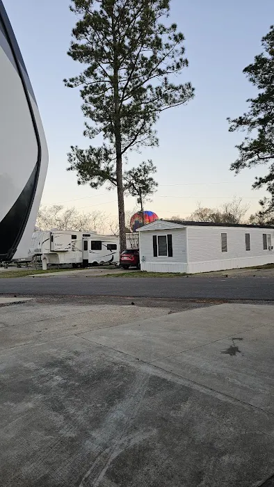 Baker's Mobile Home & RV Park Picture 10