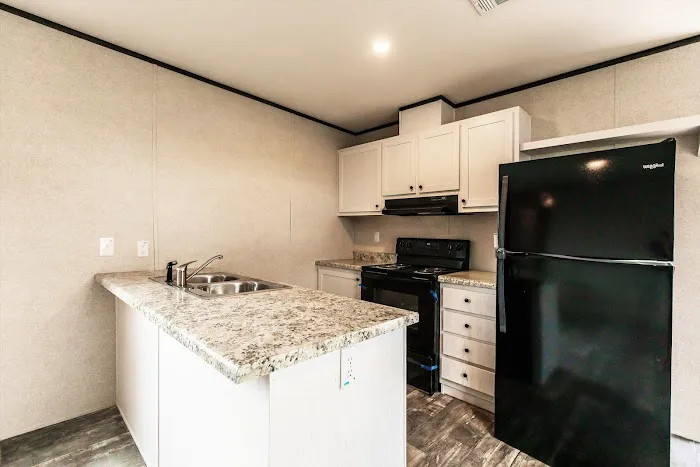 Pioneer Mobile Home Park Picture 4