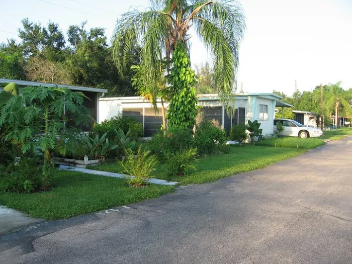 Lazy J Mobile Home & RV Park Picture 1