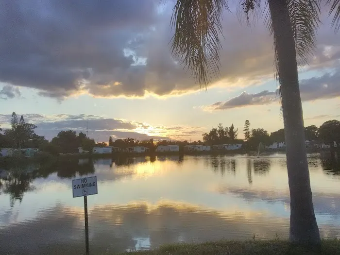 Lazy J Mobile Home & RV Park Picture 5