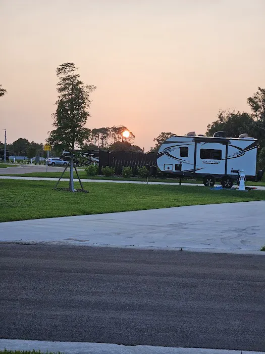 Bermuda Lakes RV Resort Picture 1