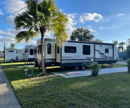 Flamingo Resort Mobile Home & RV Park