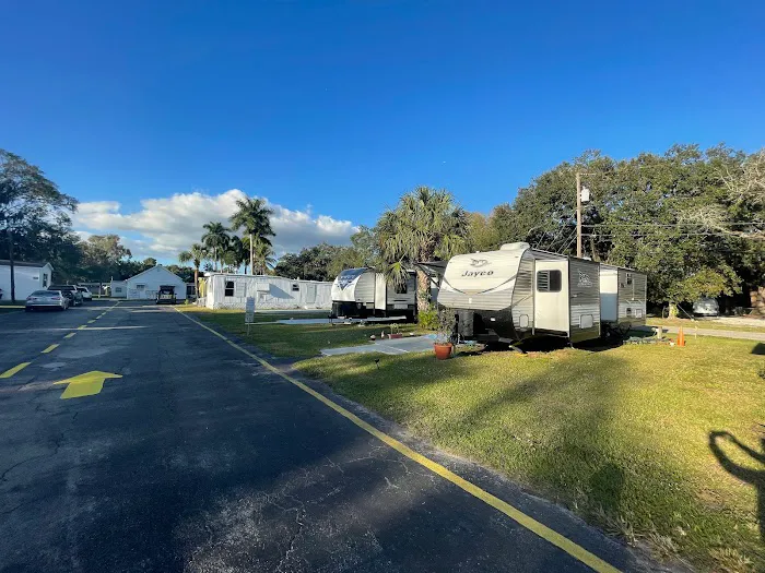 Flamingo Resort Mobile Home & RV Park Picture 9