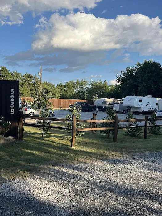 Little Pecan Grove RV Park Picture 6