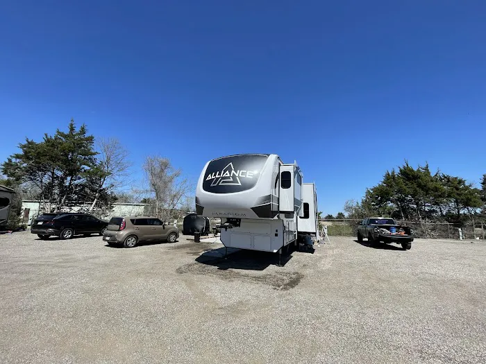 Dallas Wylie RV Park Picture 9