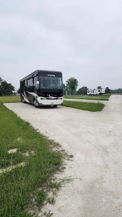 Three Oaks RV community Picture 4