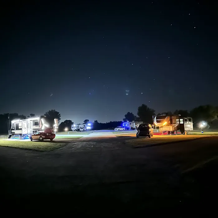 Three Oaks RV community Picture 2