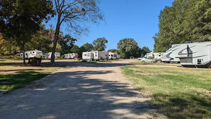 Happy Trails RV Park Picture 4