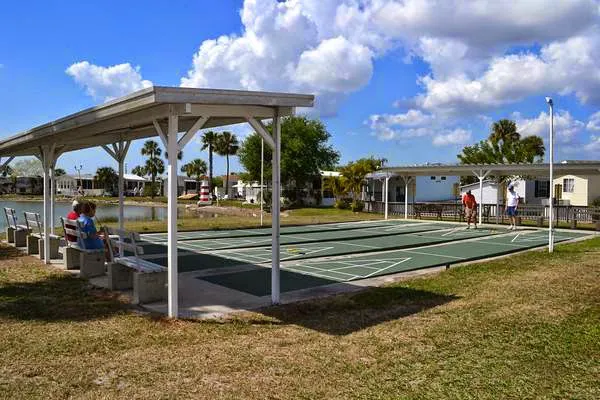 Encore Winter Quarters Manatee Picture 1