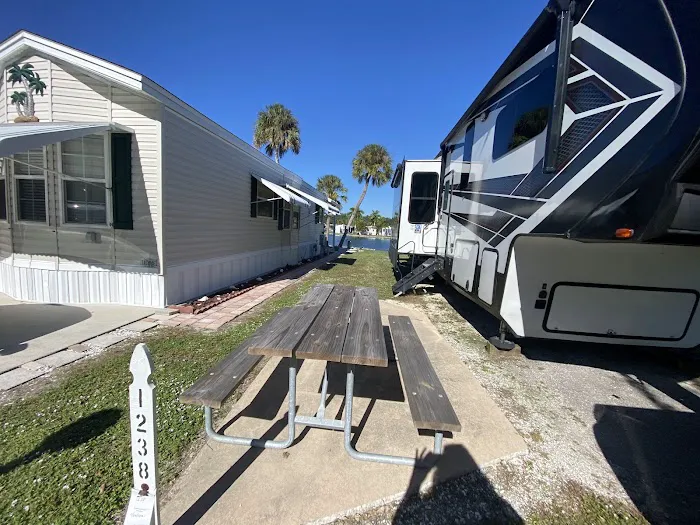 Encore Winter Quarters Manatee Picture 7