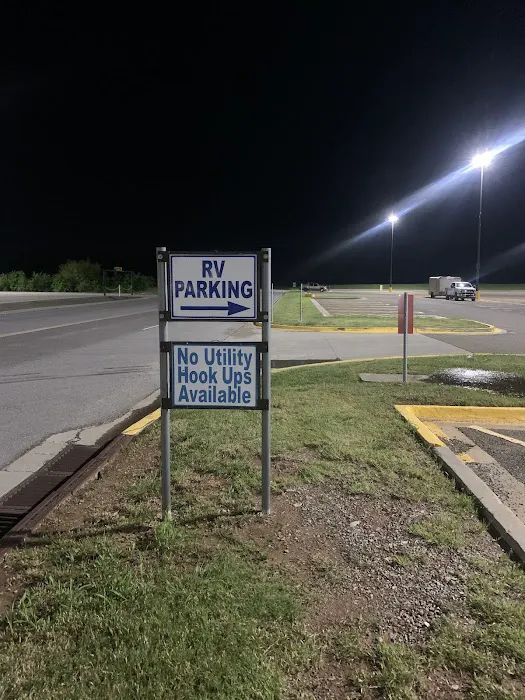 River Wind RV parking no semis Picture 1