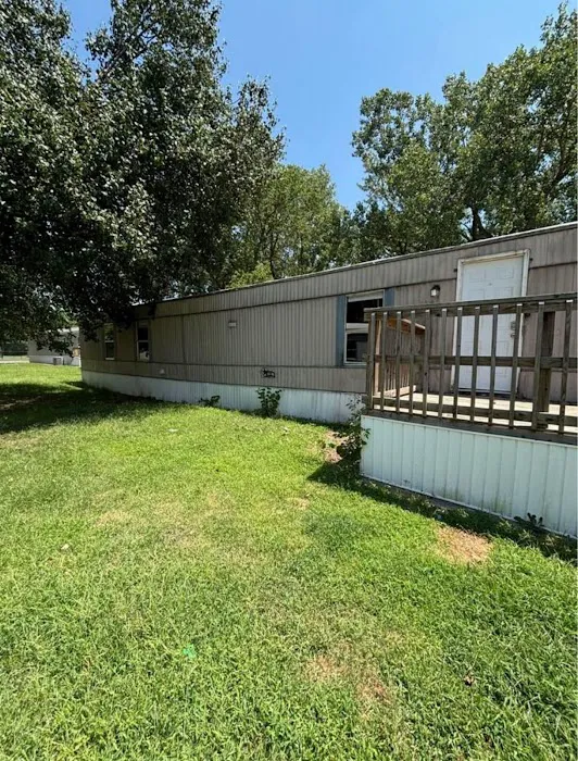 Canadian Shores Mobile Home Picture 1