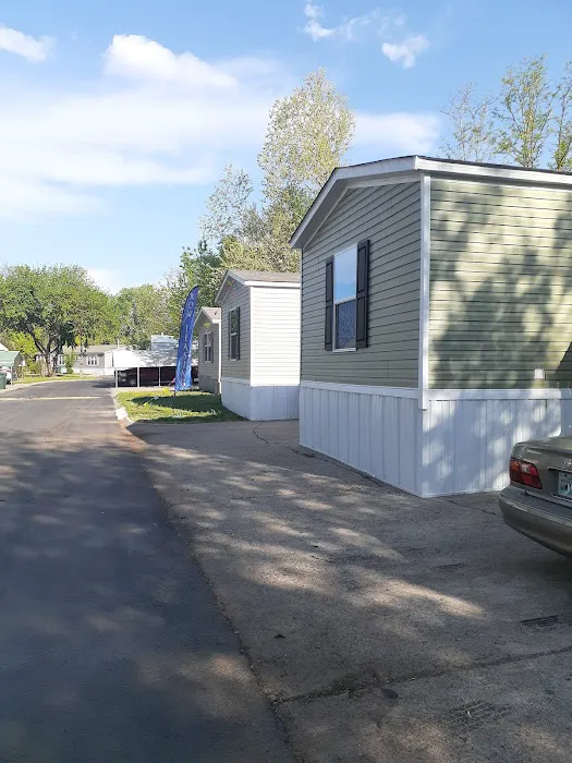 Canadian Shores Mobile Home Picture 2