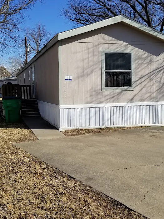 J & L Mobile Home Rentals Picture 4