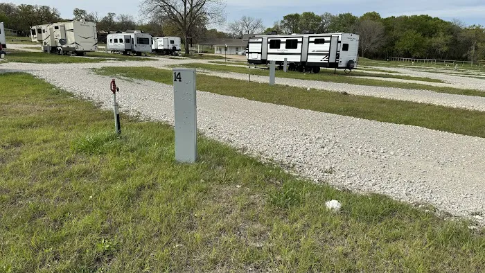 Lone Oak RV Ranch Picture 4