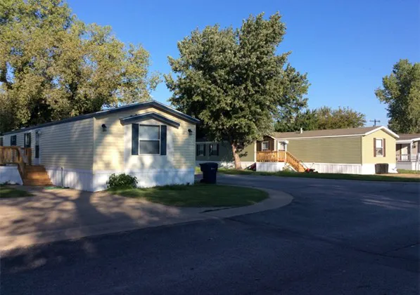 Lakeview Terrace Mobile Home Community Picture 3