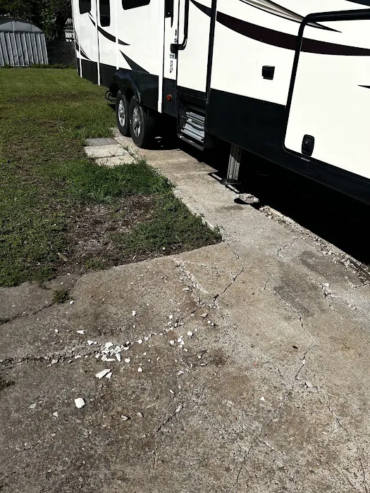 Holliday Outt RV Park 55 Plus Picture 5