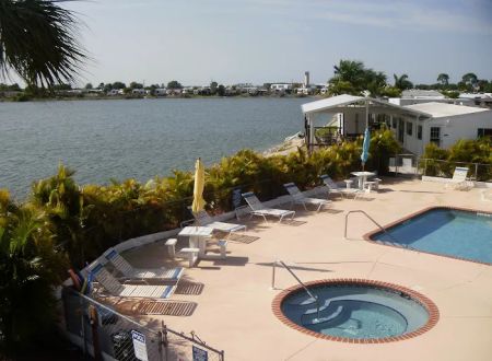Water's Edge RV Resort