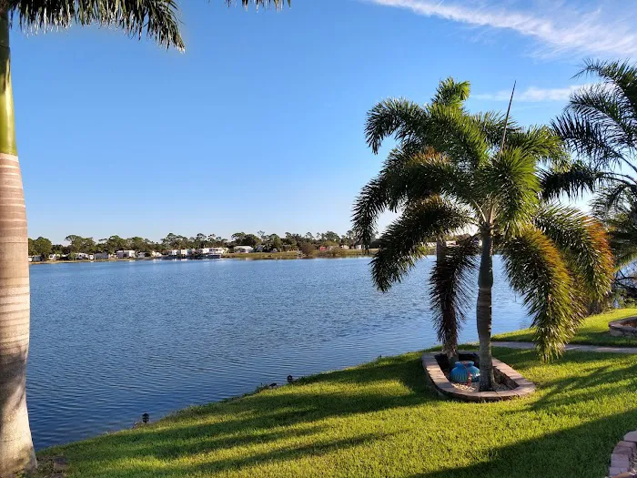 Water's Edge RV Resort Picture 3