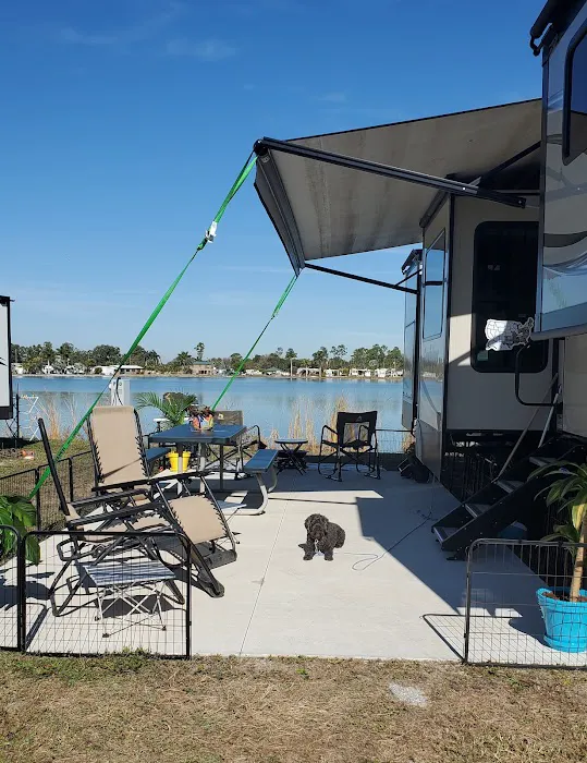 Water's Edge RV Resort Picture 7
