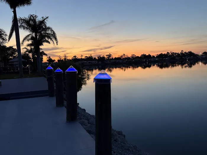 Water's Edge RV Resort Picture 5