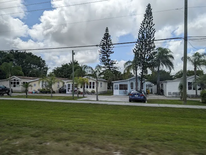 Covered Wagon Travel Trailer Park Picture 9