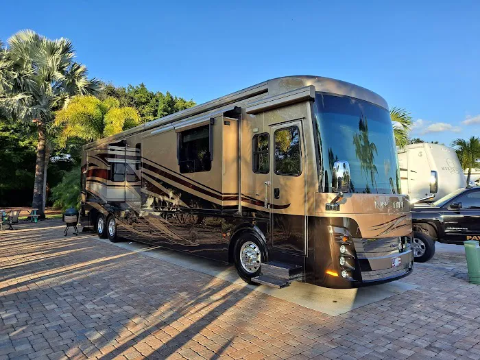 Gulf Waters RV Resort / Fort Myers Beach Picture 2