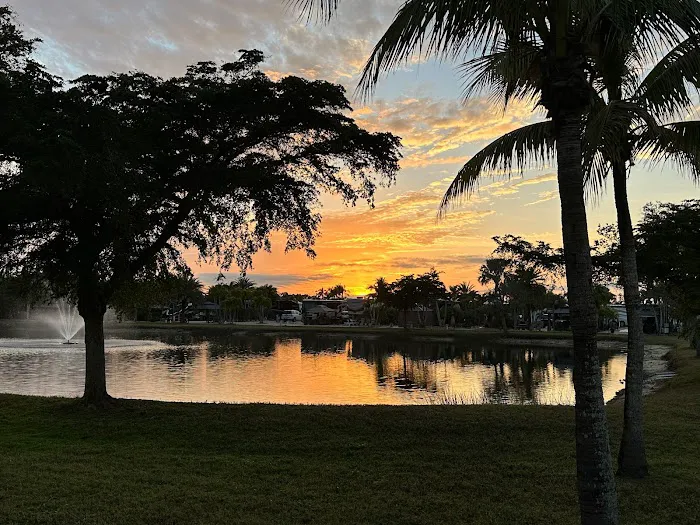 Gulf Waters RV Resort / Fort Myers Beach Picture 8