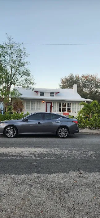 Lake Worth Village Picture 4